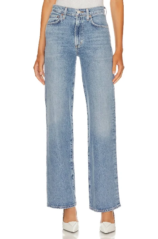 Harper Mid Rise Wide Straight Jeans In Flash